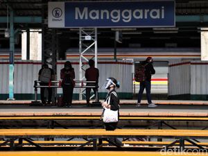 Hari Ini, Pengguna KRL Wajib Pakai Masker Kain 3 Lapis-Medis