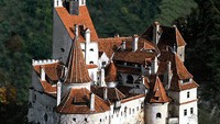 Kastil Pertama adalah kastil Bran menjadi sangat terkenal setelah adanya karakter Dracula karya Bram Stoker. Istimewa/dok.bran-castle.com
