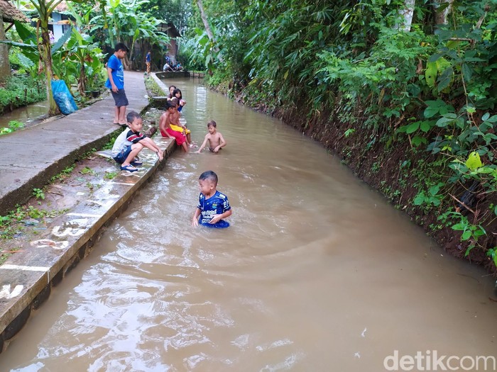Saluran Irigasi di Linggasari, Ciamis