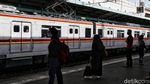 Penumpang KRL Kini Mulai Dibiasakan Hidup New Normal
