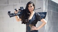 Bahkan mereka menyebut Uli layak menjadi Bond Girl atau pun Tomb Raider. Dok. Instagram/uliaulianiofficial