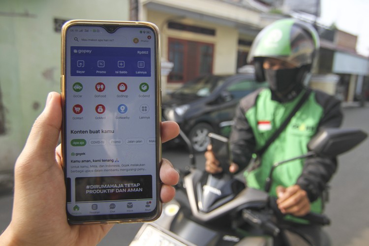 Sebelum adanya ajakan untuk hidup berdamai dengan COVID-19 dari Presiden, Indonesia telah menghadapi berbagai keadaan new normal lainnya.