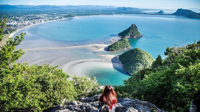 July 2016 : Climbing Khao Lommuak to see bay on 360 eye view