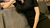 Son Naeun merupakan selebriti asal Korea Selatan yang aktif sebagai penyanyi idola bersama Apink dan aktris. Wanita berusia 27 tahun (usia Korea) ini sekarang didapuk menjadi pemeran kedua wanita di drama Korea Dinner Mate bersama Song Seunghoon, Seo Jihye, dan Lee Jihoon. Foto: Instagram @marcellasne_