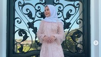 Prilly Latuconsina tampil cantik menawan saat merayakan Hari Raya Idul Fitri. Dok. Instagram/prillylatuconsina