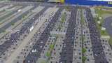Foto: Saat Muslim Jerman Salat Idul Fitri di Parkiran Ikea