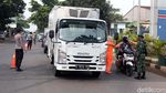 Masuk Bekasi, Warga Harus Ukur Suhu Tubuh
