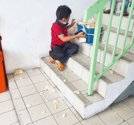 penjual kerupuk