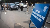 Dirlantas Polda Metro Jaya Kombes Sambodo Purnomo Yogo menuturkan penyekatan terluar, yakni di ring 3 dilakukan oleh Polda Jatim, Polda Jateng, dan Polda Jabar. Menurutnya, setiap kendaraan yang akan masuk Jakarta akan ditanyakan terkait kepemilikan SIKM. 