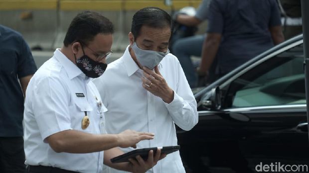 Presiden Jokowi bersama Anies Baswedan
