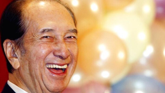 Raja Kasino asal Makau Stanley Ho tutup usia di umur 98 tahun. Yuk lihat lagi perjalanan sang raja kasino membangun kerajaan bisnis judi terbesar di Asia.