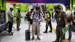 Pemeriksaan Penumpang dari Luar Kota di Stasiun Gambir Diperketat