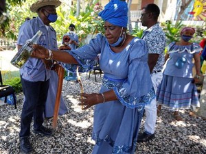 Pemimpin Voodoo Haiti Ramu Obat Rahasia untuk Virus Corona