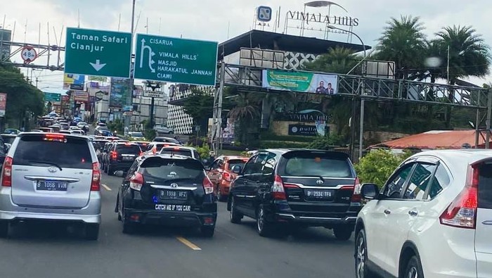 Kepadatan di Kawasan Puncak Bogor Sore Kemarin