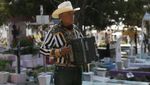 Potret Pemusik yang Iringi Prosesi Pemakaman di Meksiko