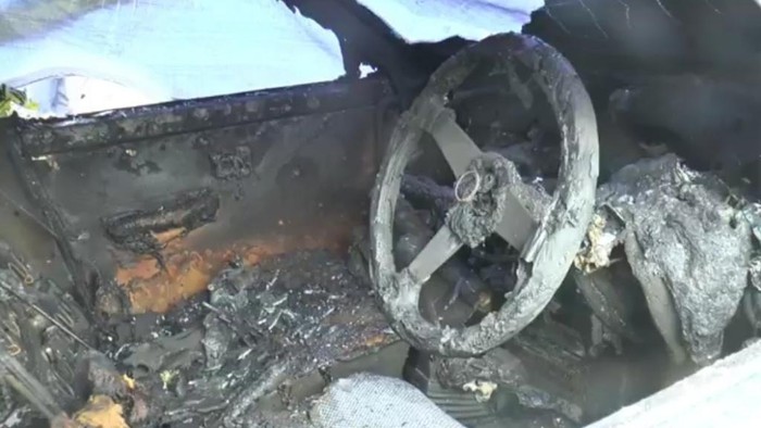 mobil terbakar tewaskan dua balita