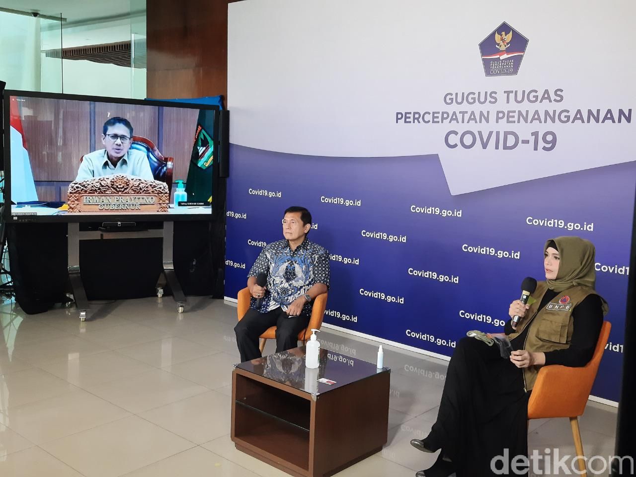 Gubernur Sumatera Barat (Sumbar), Irwan Prayitno lewat saluran zoom dalam konferensi di Graha BNPB