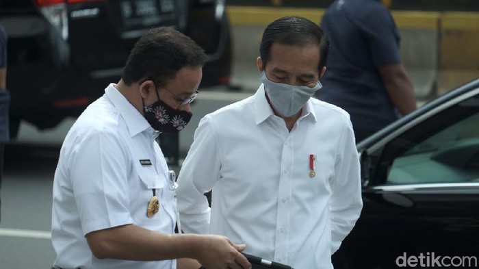 Presiden Jokowi bersama Anies Baswedan