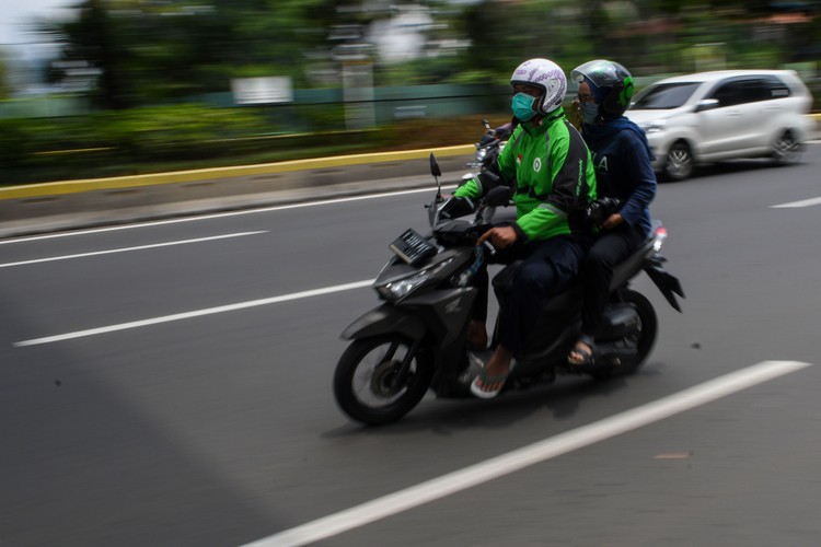 Sebelum adanya ajakan untuk hidup berdamai dengan COVID-19 dari Presiden, Indonesia telah menghadapi berbagai keadaan new normal lainnya.
