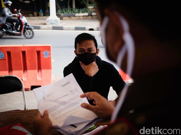Ditlantas Polda Metro Jaya perketat pemeriksaan SIKM Jakarta bagi pemudik yang hendak kembali ke Ibu Kota. Pemeriksaan itu salah satunya dilakukan di perbatasan