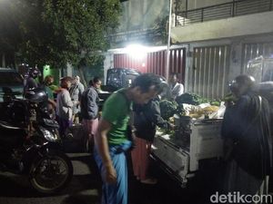 Pemkab Jember Diminta Buka Pasar Agar Pedagang Tak Jualan di Jalan