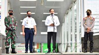 Jokowi tampak didamping oleh Gubernur DKI Jakarta Anies Baswedan. Agus Suparto/Setpres.