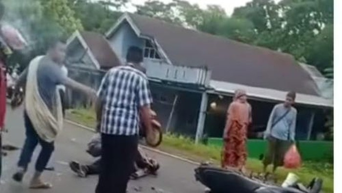 Remaja bernama Haerul Afriansyah (18), tewas setelah motor yang dia kendarai terlibat tabrakan dengan motor anggota Dit Samapta Polda Sulsel, Bripda Aan.