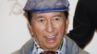 Raja kasino asal Makau Stanley Ho tutup usia di umur 98 tahun. Pria yang lahir di Hong Kong pada 25 November 1921 silam itu diketahui menjadi salah satu sosok paling berpengaruh dalam bisnis judi di Asia. AP Photo/Kin Cheung.