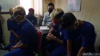 Peristiwa itu terjadi pada Minggu (24/5) sekitar pukul 14.45 WIB. Saat itu, para pemuda tersebut datang ke Desa Kaliboja untuk bersilaturahmi dengan salah seorang warga desa tersebut. Namun pada saat akan masuk ke Desa Kaliboja, mereka dihentikan oleh petugas Posko COVID-19 di desa tersebut yang bernama Sarwo.