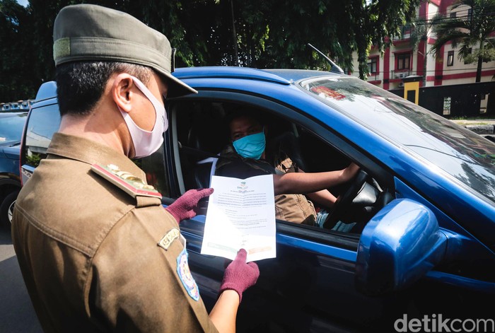 Ditlantas Polda Metro Jaya perketat pemeriksaan SIKM Jakarta bagi pemudik yang hendak kembali ke Ibu Kota. Pemeriksaan itu salah satunya dilakukan di perbatasan