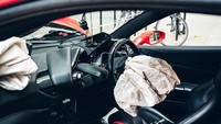 Airbag mengembang, dan diduga mobil saat itu sedang dalam kecepatan tinggi rata-rata di zona maksimal 20 mph (38 km/jam). Foto: Instagram @tfjj