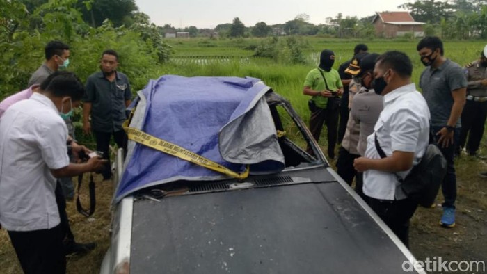mobil terbakar tewaskan dua balita