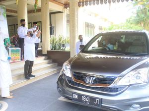 Unik! Unilak Pekanbaru Gelar Halal Bihalal Raye Drive Thru Saat Pandemi