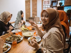 Kalap Makan Saat Lebaran, Maafkan Dirimu dengan Cara Ini