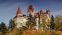 Kastil Bran, yang terletak di daerah Bran, Transylvania merupakan kastil yang dianggap sebagai inspirasi Bram Stoker untuk dijadikan setting istana tempat tinggal Count Dracula. Istimewa/dok.bran-castle.com