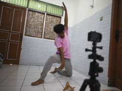 Nasib Penari Indonesia Ngamen Online di Tengah Pandemi