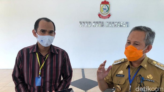 Pj Wali Kota Makassar Yusran Jusuf (kanan)