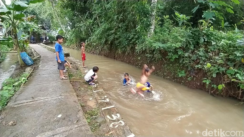 Saluran Irigasi di Linggasari, Ciamis