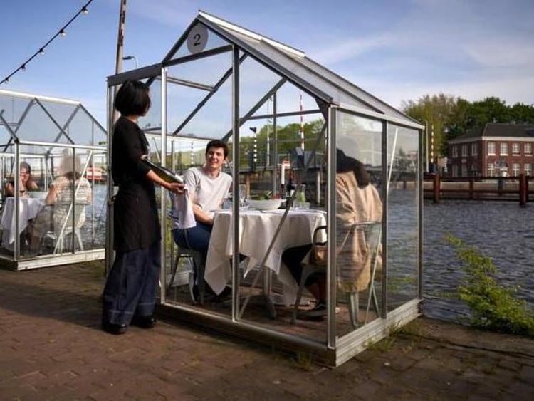 Trik Restoran di Dunia yang Mulai Beroperasi dengan Sistem New Normal