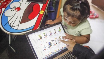 Saat ini juga masyarakat tidak harus selalu belanja langsung ke tempat penjual, cukup dengan aplikasi maka bisa berbelanja melalui online.ANTARA FOTO/Yulius Satria Wijaya