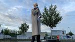 Foto: Saat Muslim Jerman Salat Idul Fitri di Parkiran Ikea