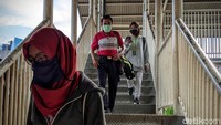 Sebelumnya, PT KCI menyebut pihaknya sempat membatasi operasi KRL pada masa lebaran demi mengurangi mobilitas masyarakat. Berdasarkan catatan pada hari kedua lebaran ada sebanyak 83.125 penumpang dan pada hari pertama ada sebanyak 60.457 penumpang.