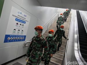 TNI Keluar Barak Kawal New Normal
