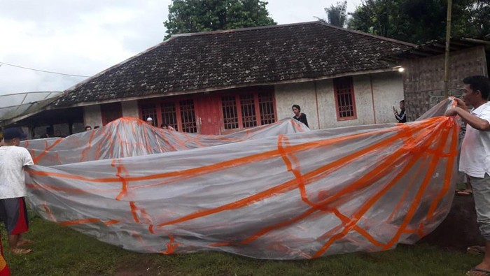 Balon udara jatuh di cianjur