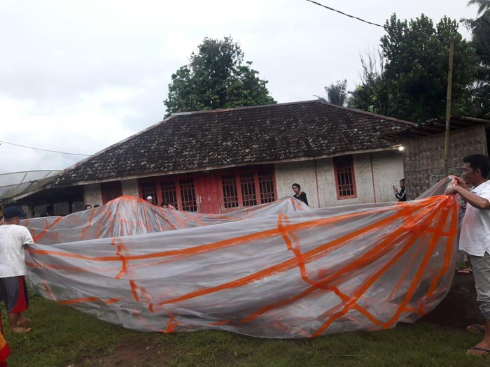 Balon udara jatuh di cianjur