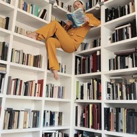 Usaha fotografer dan model untuk membuat katalog fashion yang unik untuk foto berikut perlu diapresiasi. Foto: Twitter/Zara