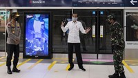 Presiden Joko Widodo (Jokowi) pagi ini melakukan peninjauan ke stasiun MRT. Peninjauan itu dilakukan dalam rangka kesiapan penerapan prosedur new normal di sarana publik.