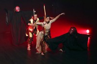 Para penari ini ngamen lewat platform Youtube yang dibantu oleh koreografer karena mereka terancam kehilangan pekerjaannya akibat pandemi Corona.