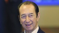 Ho juga merupakan bos real estat di China. Kemudian di Makau Ho juga menjabat sebagai wakil ketua Bandara Internasional Makau, wakil ketua penasihat Seng Heng Bank dan ketua Macau Horse Racing. Sementara di Hong Kong dia menjabat sebagai ketua asosiasi pengembang real estate. AP Photo/Vincent Yu.