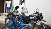 Sepeda menjadi ide kreatif untuk bisa memerangi pandemi Corona di Sudan Selatan. Idenya yakni sepeda yang dikendarai sukarelawan dimodifikasi sedemikian rupa dengan menambahkan loudspeaker dan amplifier untuk menyebarkan pesan ke seluruh sudut Sudan Selatan lewat suara.